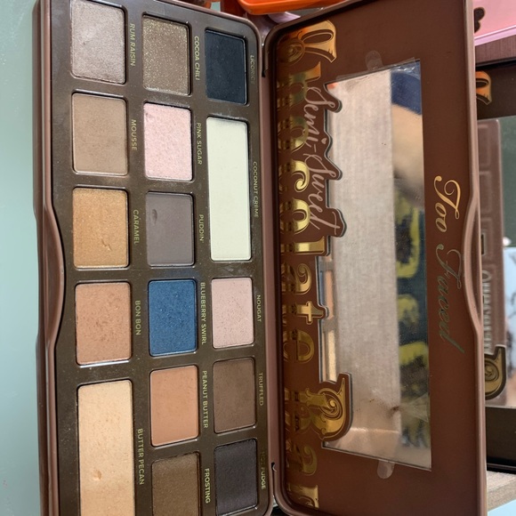 Too faced eyeshadow bundle - Picture 4 of 5